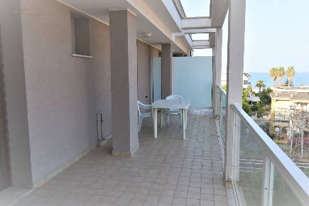 Foto Hotel in Via Ponza, Grottammare Centro di 2800 m² con 70 locali