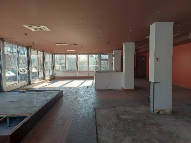 Foto Negozio in Via Bologna, Ferrara Foro Boario di 250 m² con 3 locali