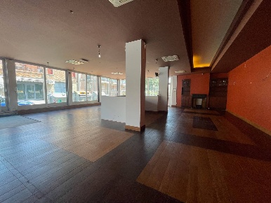 Foto Negozio in Via Bologna, Ferrara Foro Boario di 250 m² con 3 locali