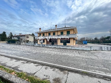Foto Negozio a Treviso Santa Bona Nuova di 580 m² con 5 locali in vendita