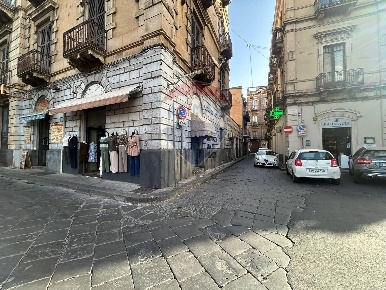 Foto Negozio in Piazza Cavour, Catania Borgo di 140 m² con 2 locali