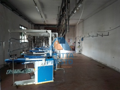 Foto Attività commerciale a Cerreto Guidi di 750 m² con 5 locali in vendita
