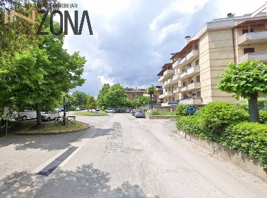 Foto Locale commerciale in Via Felice Barnabei, Teramo Centro di 64 m²