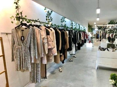 Foto Locale commerciale in Via Forlanini, Cagliari Amsicora di 385 m²
