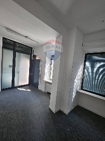 Foto Negozio in Corso Garibaldi, Mantova Centro di 140 m² con 2 locali