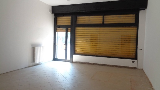 Foto Locale commerciale in Via Vasco Zappaterra, Ferrara Foro Boario