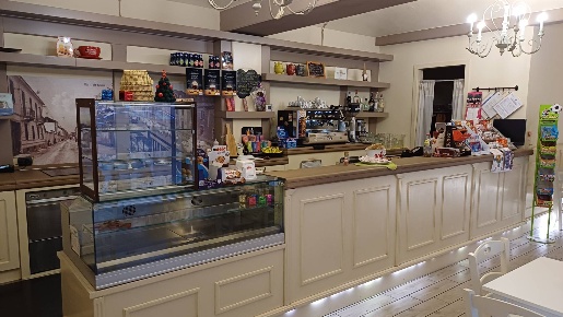 Foto Attività commerciale in Via Piumati, Bra Centro di 50 m² con 1 locali