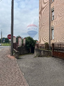 Foto Magazzino in Via S. Anna, Solaro Centro di 67 m² in vendita