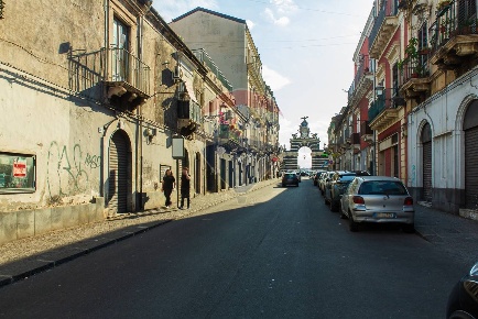 Foto Negozio in Giuseppe Garibaldi, Catania Centro Storico di 100 m²