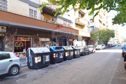 Foto Locale commerciale in Via Ignazio Persico, Roma Garbatella di 54 m²