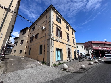 Foto Locale commerciale in VIA TOSCO ROMAGNOLA OVEST, Calcinaia Fornacette