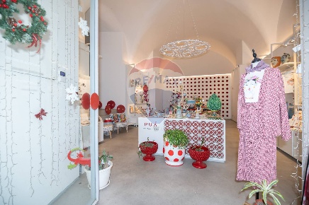 Foto Negozio in Via San Bonaventura, Caltagirone Centro di 69 m² in vendita