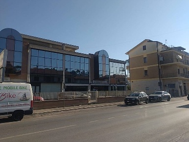 Foto Locale commerciale in via turati, Giulianova Centro di 100 m²