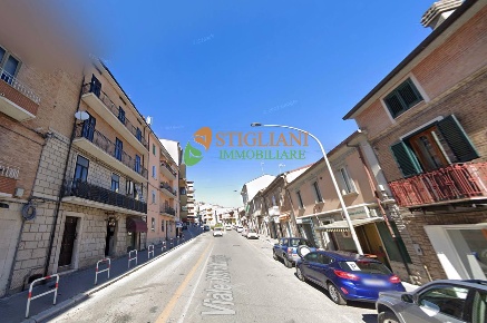 Foto Locale commerciale in Viale XXIV Maggio, Campobasso di 450 m²