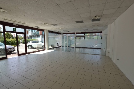Foto Negozio in Via San Crispino, Padova Stanga - Pio X di 110 m²