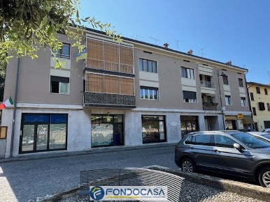 Foto Locale commerciale a Capriolo di 63 m² con 1 locali in vendita