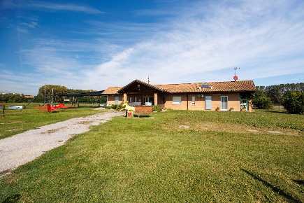 Foto Attività commerciale in Strada Cascine Tinella, Costigliole d'Asti