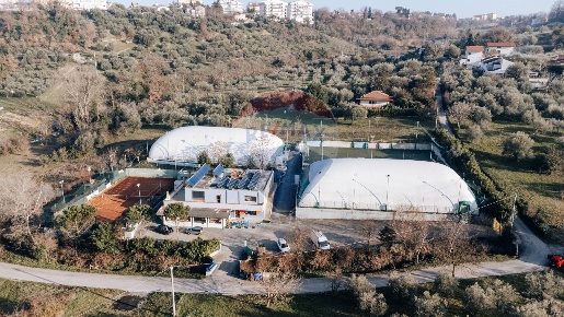 Foto Attività commerciale in C/da Marcianese, Lanciano Centro di 660 m²