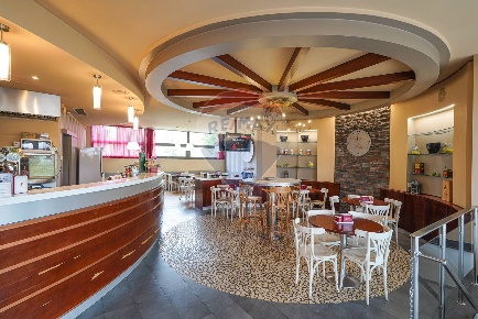 Foto Attività commerciale in Piazza dei Vignali, Madone di 150 m²