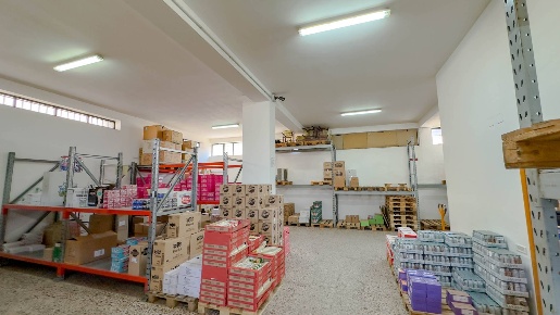 Foto Negozio in Via Fratelli Cervi, Nuoro Centro di 480 m² con 2 locali