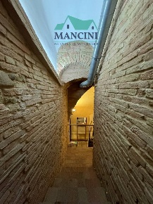 Foto Attività commerciale in CENTRO STORICO, Jesi San Giuseppe di 80 m²