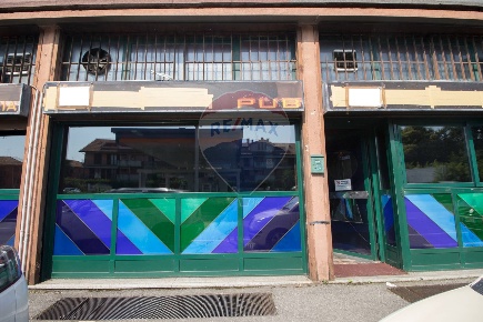 Foto Locale commerciale in Via Macallè, Seregno Lazzaretto di 270 m²