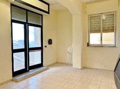 Foto Magazzino in via Costanzo, Catanzaro Stadio - Pontepiccolo di 600 m²