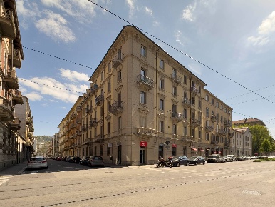 Foto Negozio in Via Madama Cristina, Torino San Salvario - Dante di 136 m²