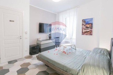 Foto Attività commerciale in Via Anticaglia, Napoli Centro Storico