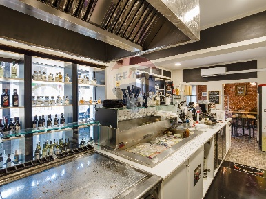 Foto Attività commerciale in Via Torino, Chivasso Centro di 80 m²