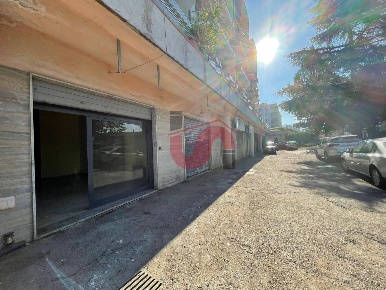 Foto Locale commerciale in Via Avellino, Benevento Mulini, Porta Rufina