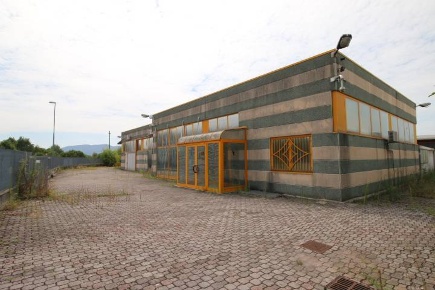 Foto Locale commerciale in via Cordon, Gorizia Centro di 970 m² in vendita