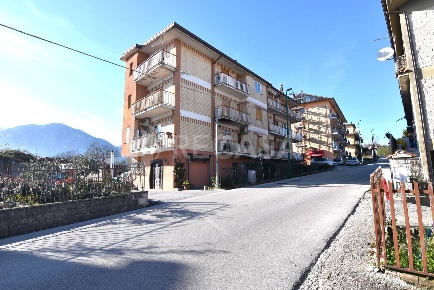 Foto Locale commerciale in via Cioppolo, Capriglia Irpina di 97 m²