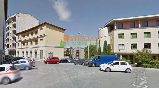 Foto Ufficio in Via Garibaldi, Campobasso Centro di 150 m² con 5 locali