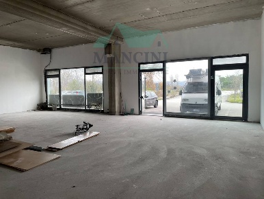 Foto Locale commerciale in VALCHE, Jesi Gallodoro - Prato di 210 m²