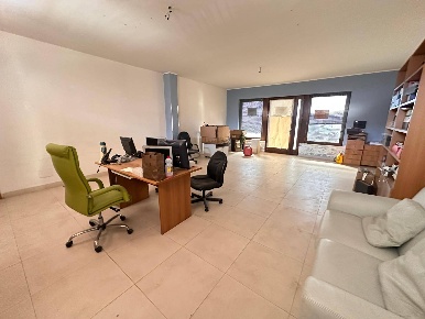 Foto Negozio in Via Foglia, Marcianise di 68 m² con 1 locali in vendita