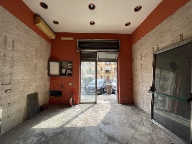 Foto Locale commerciale in Piazza Nascè, Palermo di 100 m² con 2 locali