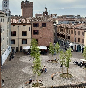 Foto Negozio in Via Cortevecchia, Ferrara Centro Storico di 50 m²