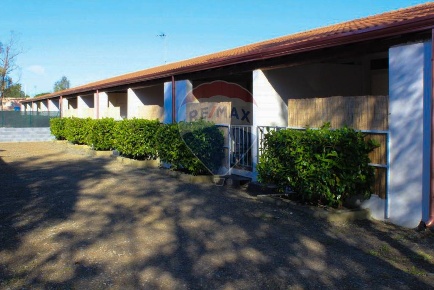 Foto Hotel in Contrada Bazia, Furnari Siena di 19000 m² in vendita