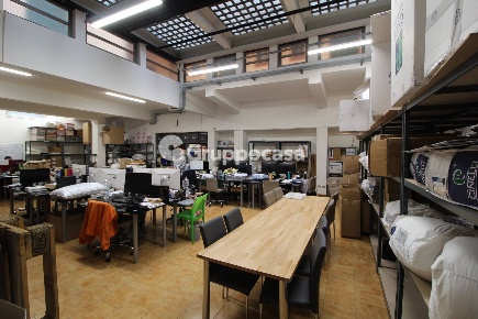 Foto Locale commerciale in Salvator Rosa, Milano Certosa di 290 m²