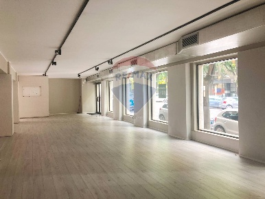Foto Negozio a Brescia Solferino - Diaz di 360 m² con 2 locali in affitto