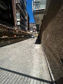 Foto Attività commerciale in Via Paolo Castaldi E Luigi Sequino, Napoli