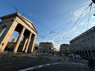 Foto Negozio in Corso San Gottardo, Milano Corso San Gottardo di 60 m²