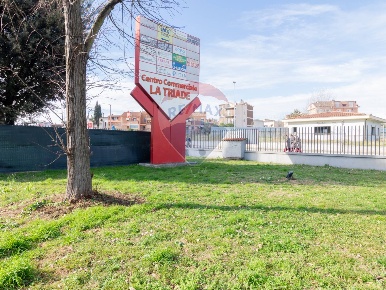 Foto Attività commerciale in via della longarina, Guidonia Montecelio