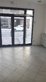 Foto Negozio in Via Cesare Battisti, Cesena Centro Urbano di 29 m²