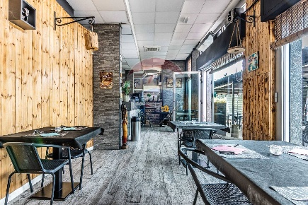 Foto Attività commerciale in VIALE EUROPA, Gorla Maggiore di 70 m²
