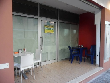 Foto Locale commerciale in Via Turati, San Benedetto del Tronto di 210 m²