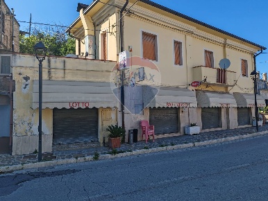Foto Locale commerciale in c.so Marconi, San Giovanni Teatino Centro