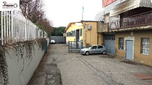 Foto Attività commerciale in Via Quintino Sella, Quaregna Cerreto di 350 m²