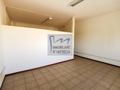 Foto Ufficio in Strada Langhirano, Parma Campus - Gaione di 180 m²